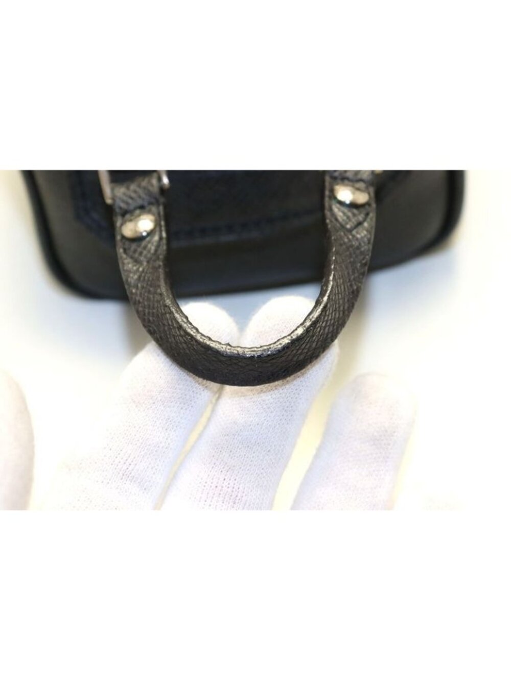 ★SOLD★ Louis Vuitton Taiga Trousse Yvan Leather Second Bag - Picture 7 of 8